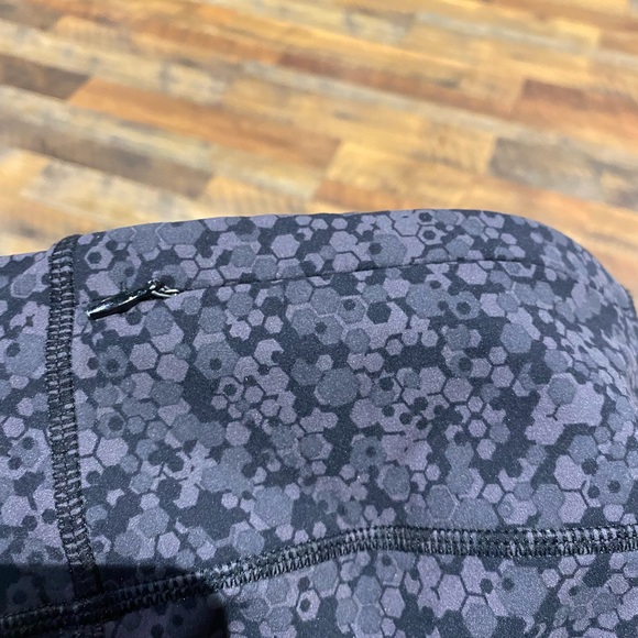 Sweaty Betty power cropped leggings. Fun black and gray dot pattern. Size small - Picture 4 of 5